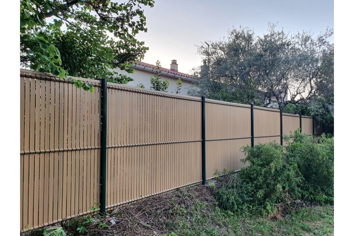 Kit clôture jardin panneaux occultant en bois composite marron et
