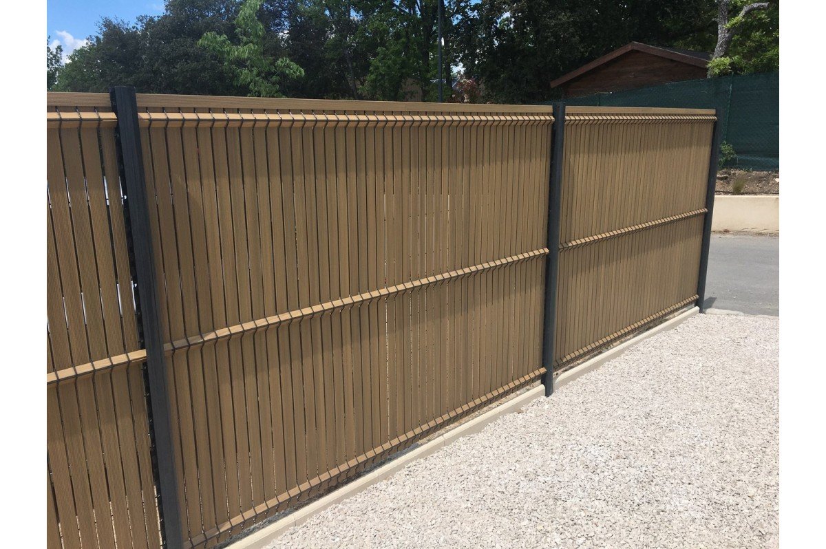 Lamelles d'occultation PVC pour clôtures en panneaux rigides