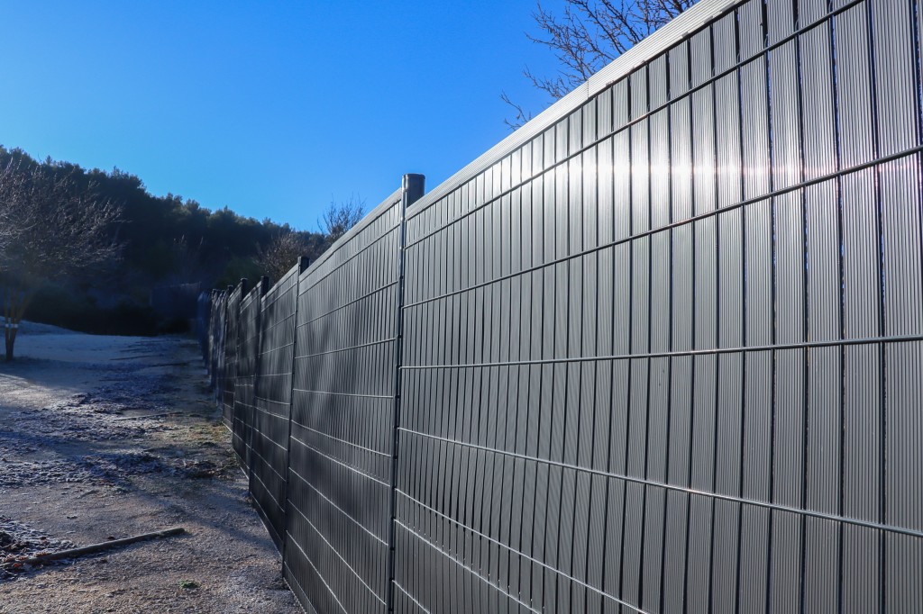 Maille métallique pour clôture, Toile métallique tissée pour clôture - Tous  les fabricants de l'architecture et du design